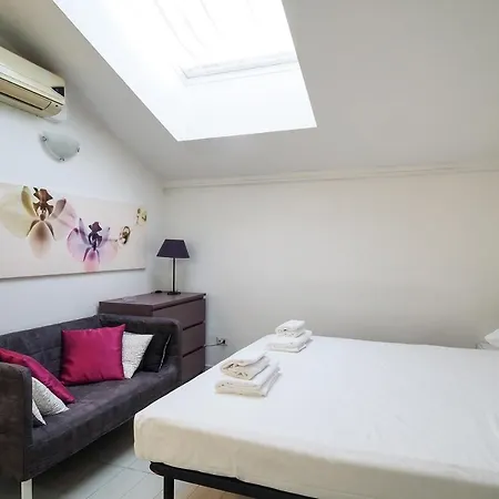 Apartment Duomo Studio-by Flatscollection Milan